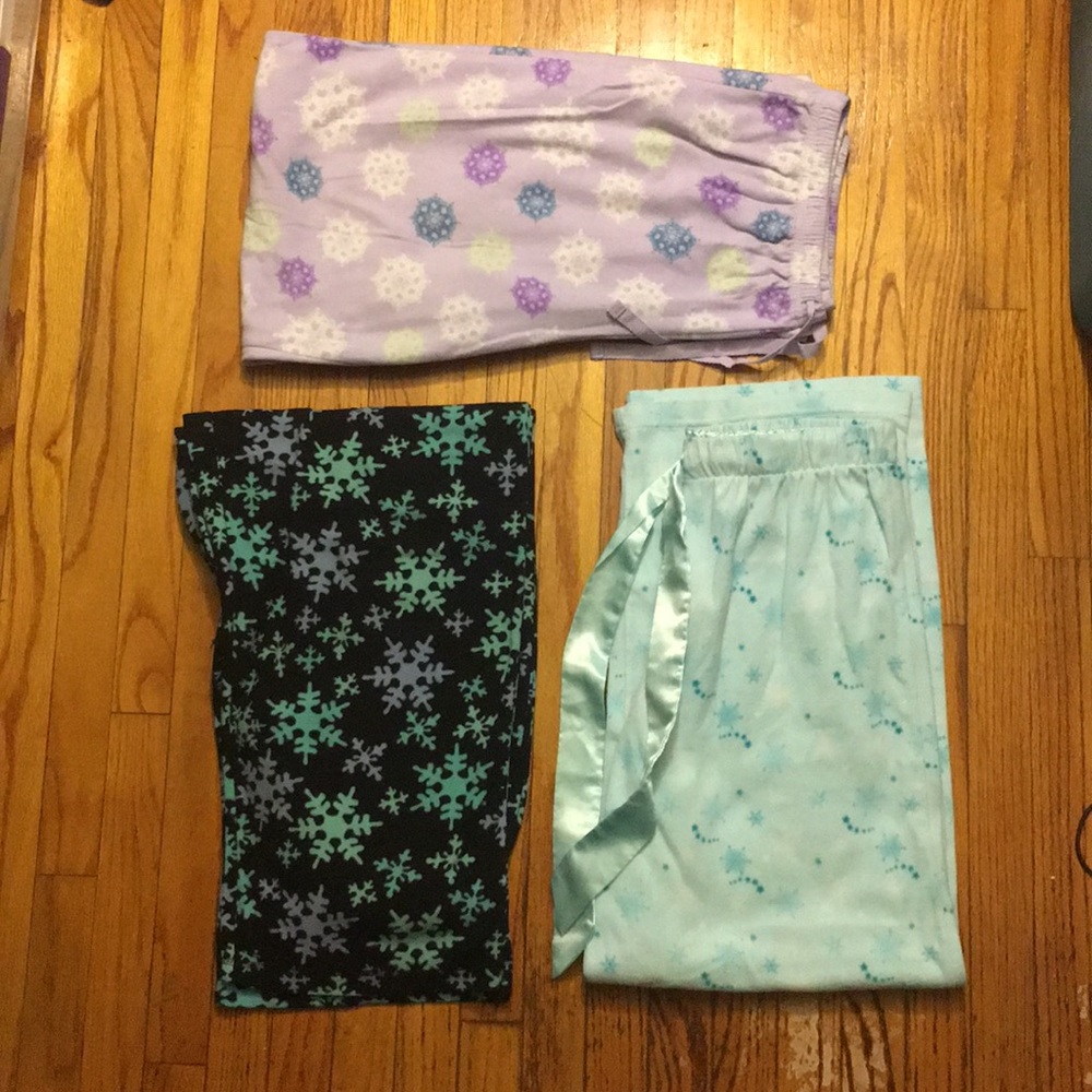 Nwot Snowflake Fuzzy Pj Bundle!!! - image 1